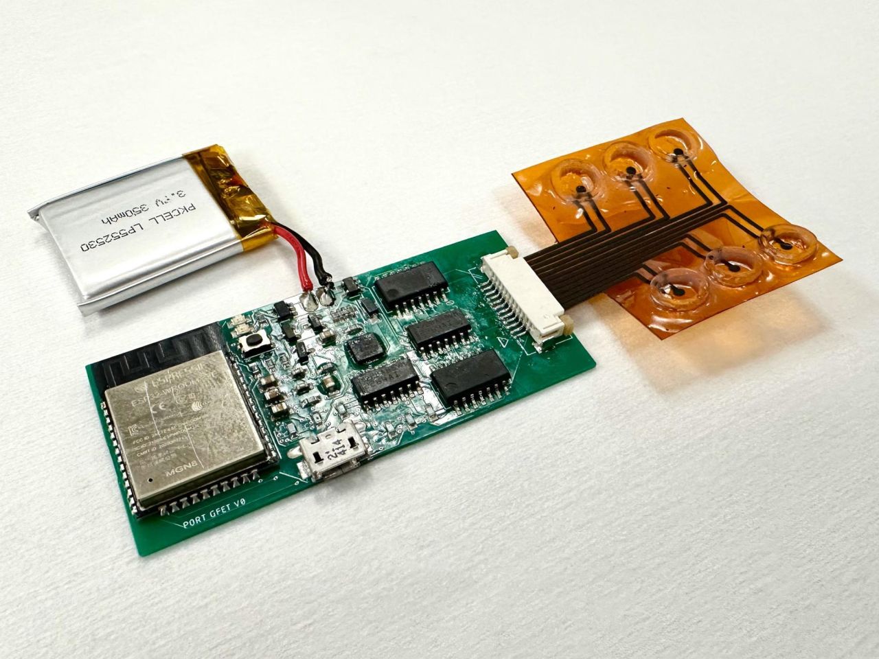 <p>Penn State engineering researchers have developed a portable and wireless device to simultaneously detect vitamin C and SARS-CoV-2, the virus that causes COVID-19, by integrating commercial transistors with printed laser-induced graphene.</p>