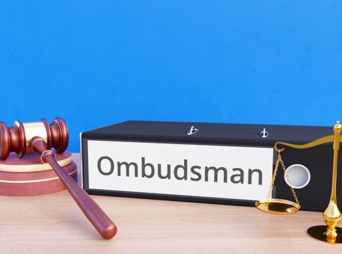 Gavel and desk plaque with title "Omsbudperson"