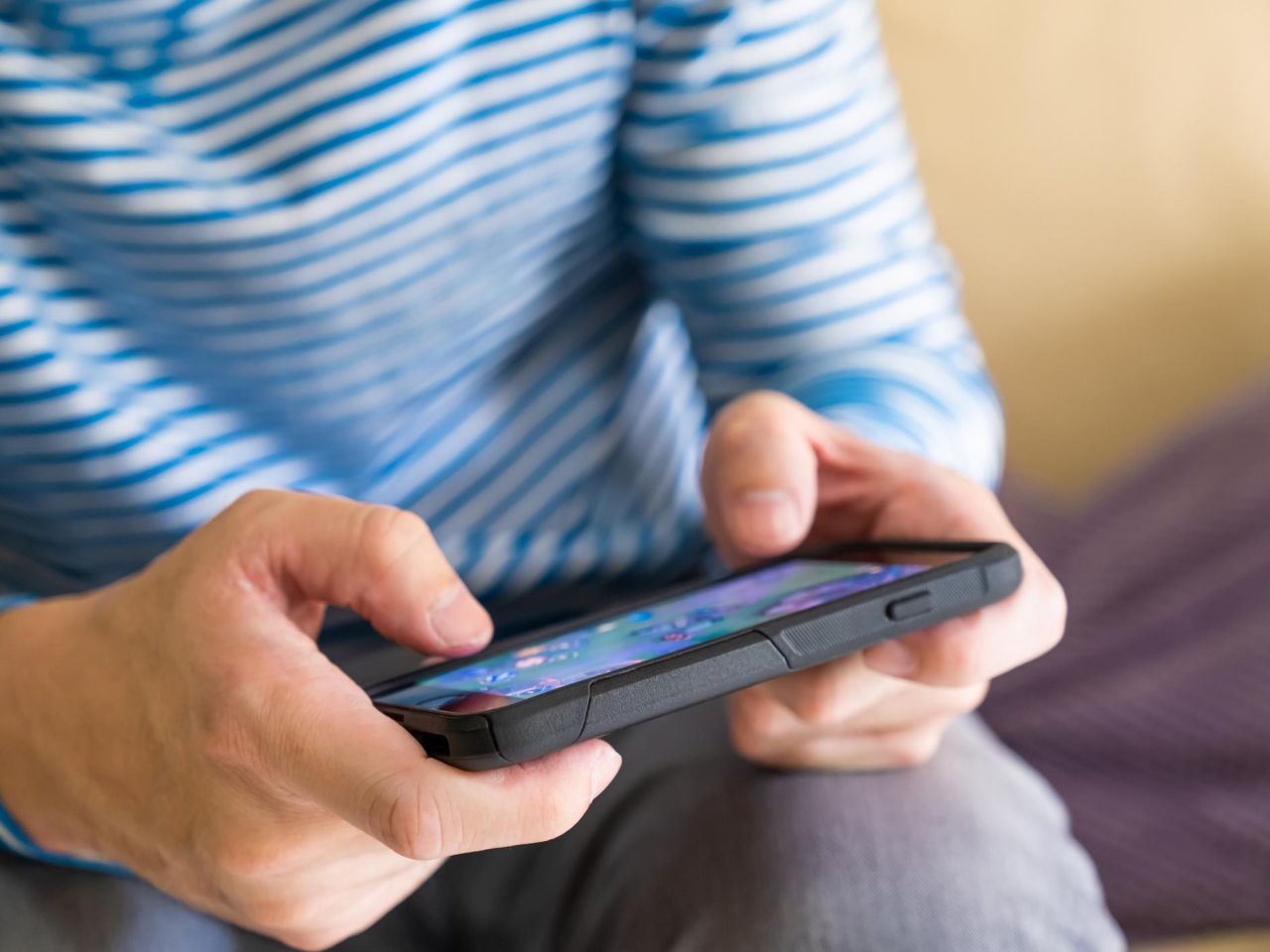 <p>The mobile game advertisements that pop up all over social media platforms may promise better, more complete games than they actually deliver. Researchers at Penn State studying these “fake games” — or those that promote inaccurate depictions of their gameplay and development — identified five characteristics that gamers could use when deciding how much time and money to invest in a mobile game.</p>
